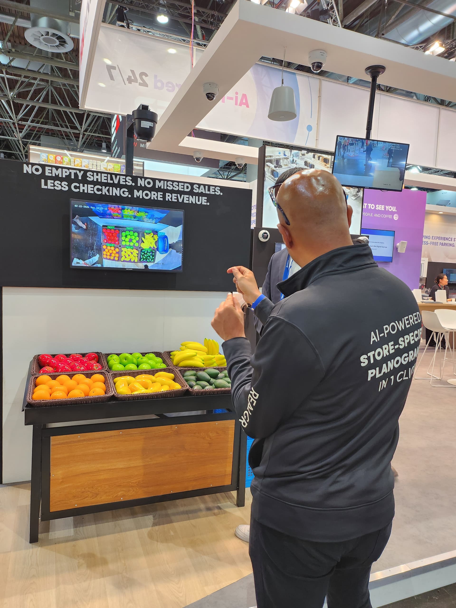 AI-powered shelf monitoring demo at HIKvision booth