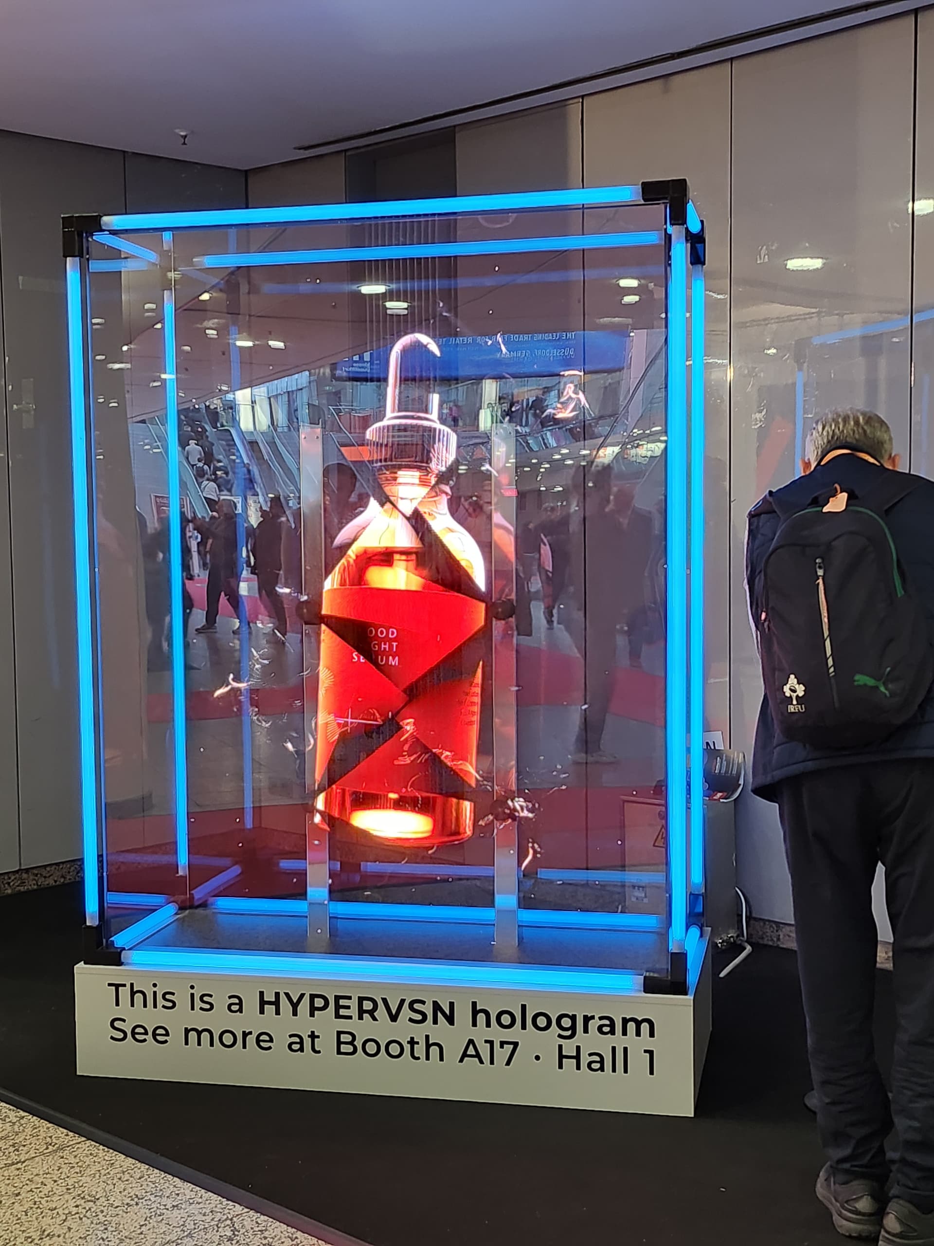 Hypervsn holographic 3D window display